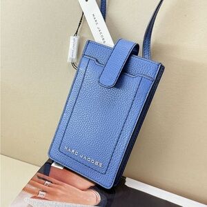 (new+tag) Marc Jacobs phone crossbody, card slots on back blue pebbled leather